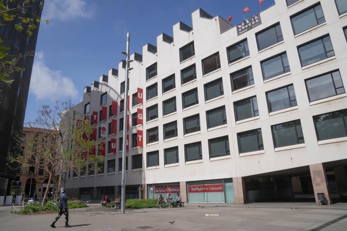 Archivo - Fachada de la sede de UGT Catalunya en Barcelona