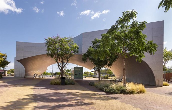 Archivo - Instalaciones del CaixaForum, en la Isla de la Cartuja de Sevilla.