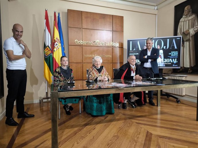 Presentación del primer Día del Traje Regional de La Rioja