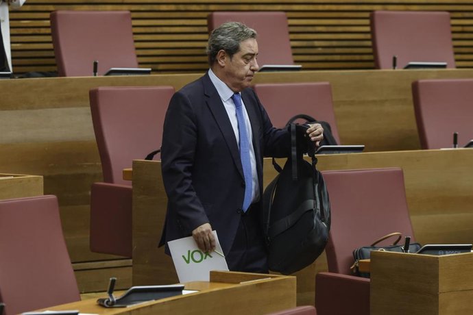 El síndic de Vox, José María Llanos, durante el Debate de Política General de la Comunitat Valenciana, en les Corts Valencianes, a 28 de septiembre de 2026