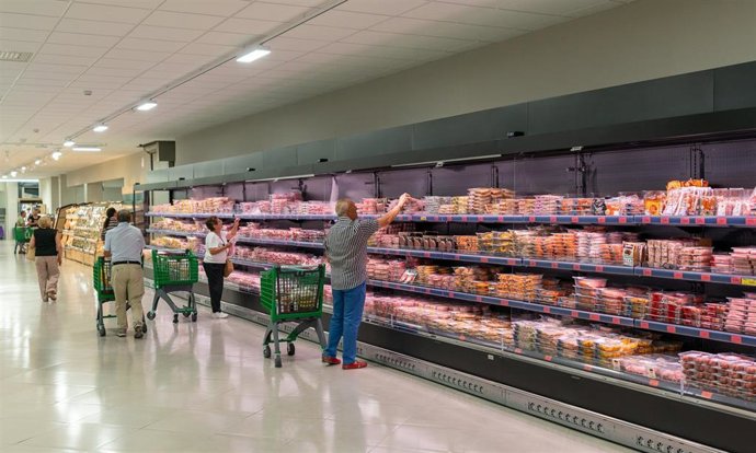 El nuevo modelo de 'Tienda 9' dota al supermercado de más espacio para frescos