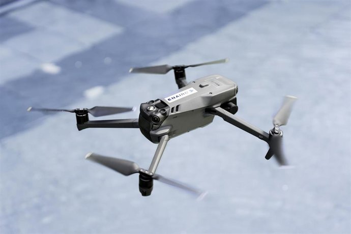 Archivo - Enaire gestionó 2.218 operaciones de drones durante el verano.
