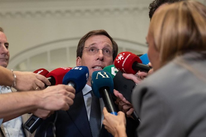 El alcalde de Madrid, José Luis Martínez Almeida, participa en un desayuno informativo de Fórum Europa, en el Hotel Palace, a 5 de octubre de 2026, en Madrid (España).