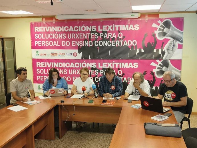 Representantes de CC.OO, FSIE, UGT, FeUSO, SNEP y CIG de la enseñanza concertada