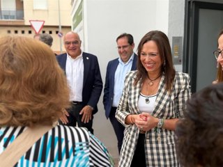 Visita de Rocío Díaz a las viviendas rehabilitadas en Jamilena