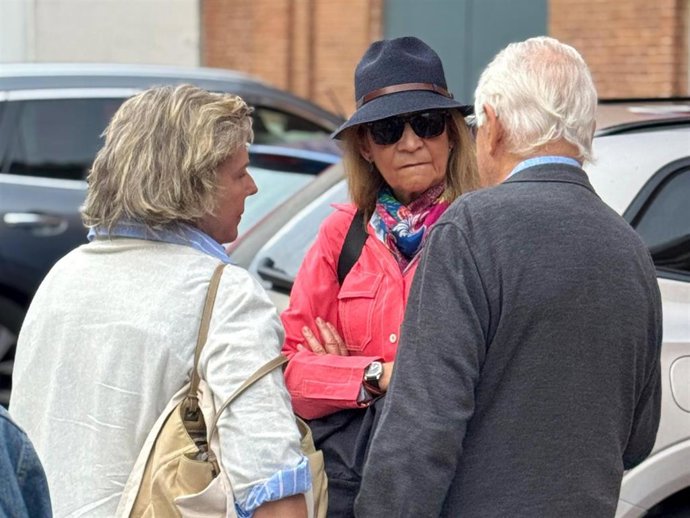 Simoneta Gómez-Acebo y la infanta Elena a su llegada a Las Ventas este domingo