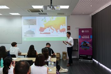 El director de la microcredencial Joaquín Blas Alonso, durante su intervención en los Cursos de Verano de La Rábida