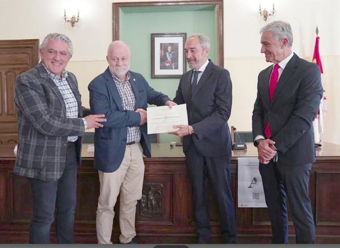 El diputado de Cultura, José María Bravo (izda); el historiador Ignacio Ezquerra; el consejero de Cultura, Díaz Pico, y el director de la Fundación ILCyL, Andrés Abajo.