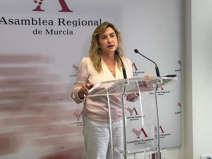 La portavoz del Grupo Parlamentario Socialista en la Asamblea Regional, Carmina Fernández