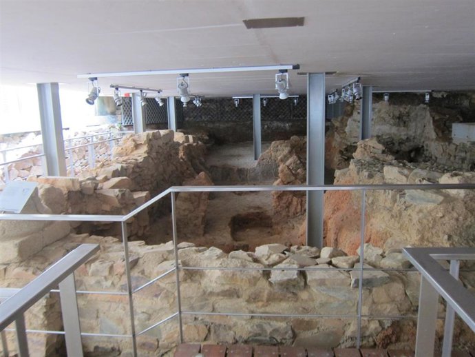 Archivo - Restos romanos en el patio del Palacio de Mayoralgo en Cáceres
