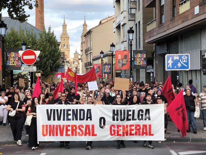 Manifestació a Logronyo este diumenge en la qual s'ha demanat vivenda universal o vaga general