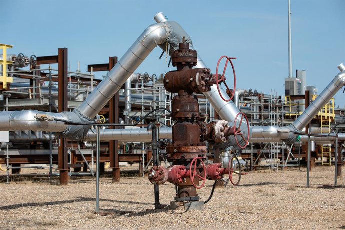 Archivo - April 24, 2024, Fort Mcmurray, Ab, CANADA: The Cenovus Christina Lake oil sands facility is shown southeast of Fort McMurray, Alta., on Wednesday, April 24, 2024. Cenovus Energy Inc. raised its dividend as it reported a first-quarter profit of $