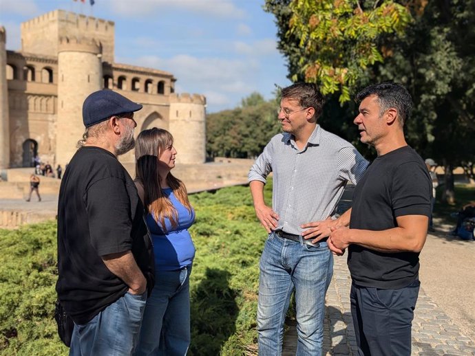 El presidente de CHA, Jorge Pueyo, y el candidato de este partido a la alcaldía de Zaragoza, Chuaquín Bernal.