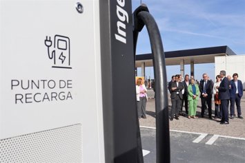 Inauguración del nuevo hub de recarga ultrarrápida de Repsol en Manzanares.