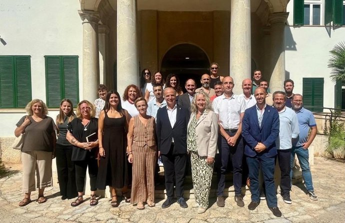 El Consell publica tres guías prácticas para impulsar el comercio, los mercados y el producto local en los municipios