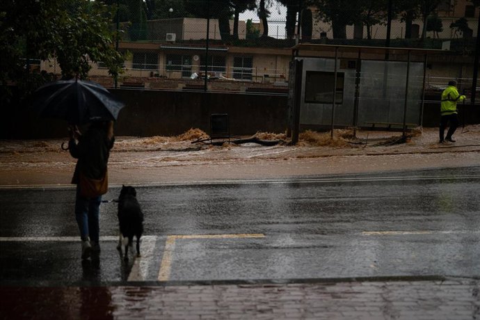 Una calle inundada en el barrio de Nou Barris, a 5 de octubre de 2026, en Barcelona