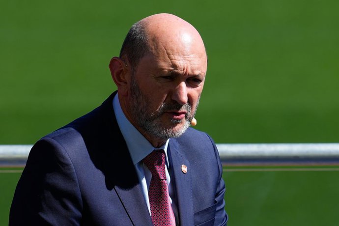 Rafael Louzan, presidente da RFEF, participa da cerimônia de renovação do contrato de Luis De La Fuente, que prorroga seu vínculo até 2032, na Ciudad del Fútbol, em 21 de setembro de 2026, em Las Rozas, Madri, Espanha.