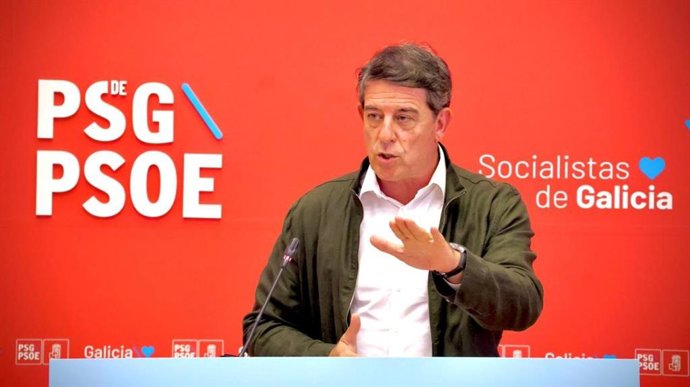 O secretario xeral do PSdeG, José Ramón Gómez Besteiro, en rolda de prensa