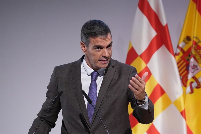 El presidente del Gobierno, Pedro Sánchez, durante la presentación del informe 'Vidas Futuras', en el Disseny Hub Barcelona, a 28 de septiembre de 2026, en Barcelona, Catalunya (España). El informe detalla proyecciones clave en vivienda, como la transició