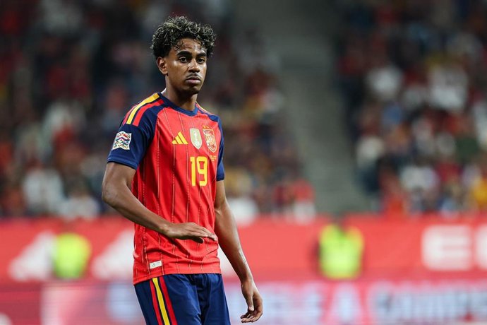 El jugador de la selección española Lamine Yamal durante el duelo ante República Checa.