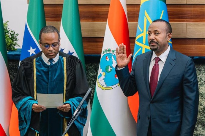 El primer ministro de Etiopía, Abiy Ahmed, presta juramento al cargo