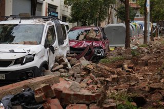 Caiguda d'un mur al carrer Ciutat de Balaguer de Barcelona