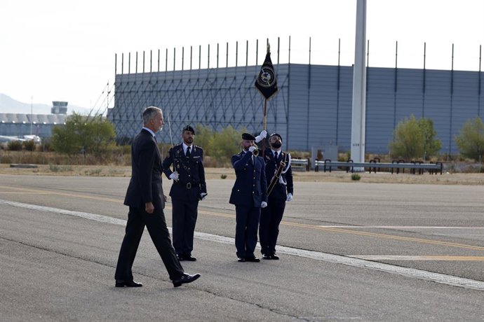 O Rei Felipe VI durante a cerimônia de despedida com honras realizada no aeroporto antes de sua viagem de Estado à Finlândia, em 5 de outubro de 2026, em Madri (Espanha). A viagem de Estado à Finlândia ocorreu de 5 a 7 de outubro, com visitas a Helsinque 