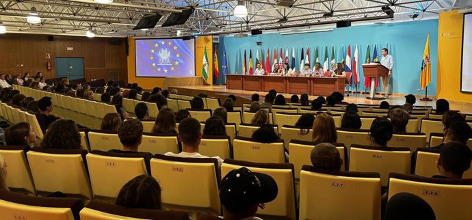 Acto de bienvenida de estudiantes Erasmus y Visitantes a la Universidad de Cádiz.