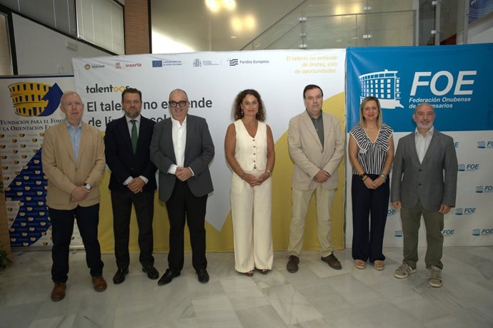 Autoridades en la jornada en Huelva #InsertaTalento.