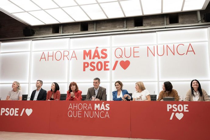 El presidente del Gobierno y secretario general del PSOE, Pedro Sánchez, preside la reunión de la Comisión Ejecutiva Federal (CEF) del PSOE, en la sede del PSOE en Ferraz, a 5 de octubre de 2026,