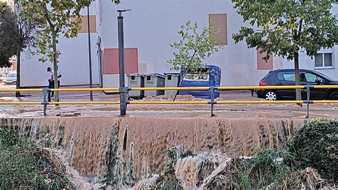 Rotura de tubería en el paseo del Cauce de Valladolid.