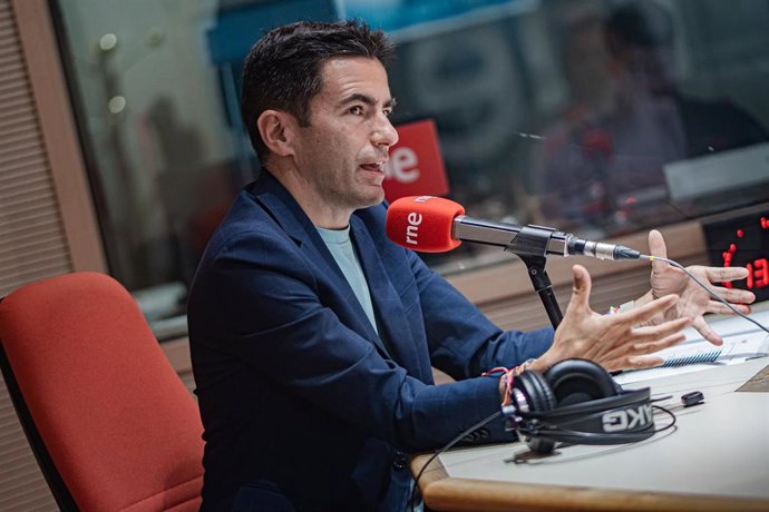 El delegado del Gobierno en Cantabria, Pedro Casares, en una entrevista con RNE.