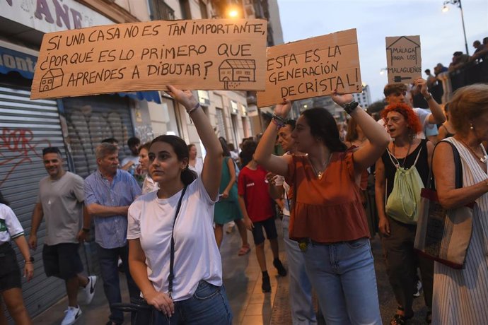 Imágenes de la manifestación en Málaga por la vivienda.  Archivo.