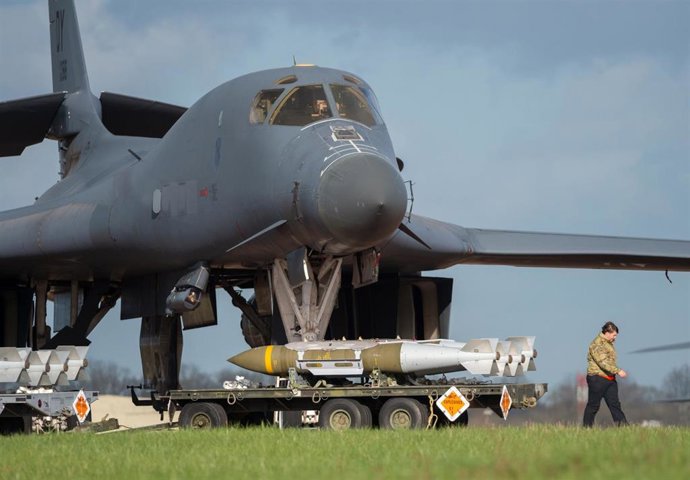 Archivo - Bombarderos estadounidenses B-1 en la base británica de Fairford (archivo)