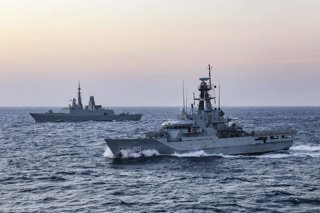 Archivo - November 20, 2020, Bab El-Mandeb Strait, Yeman: The Royal Saudi Naval Force Al Riyadh-class frigate Makkah, top, escorts the Royal Bahrain Naval Force patrol warship Al Zubara during a straits transit, November 20, 2020 in the Bab El-Mandeb Stra