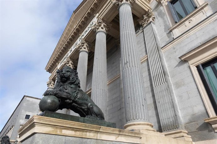 Archivo - Fachada del Congreso de los Diputados.