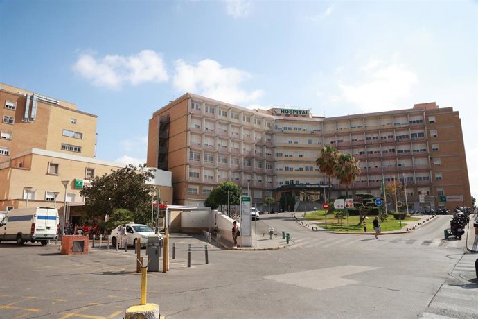 Archivo - Fachada del Hospital Universitario Virgen del Rocío. A 25 de junio de 2025, en Sevilla (Andalucía, España).