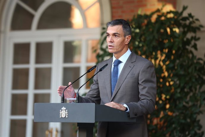 O presidente do Governo, Pedro Sánchez, durante uma declaração institucional no Palácio da Moncloa, em 5 de outubro de 2026, em Madri (Espanha). Sánchez anunciou que dissolve o Parlamento e convoca eleições gerais para o próximo dia 29 de novembro