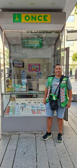 El vendedor de la ONCE, José Antonio Jimenez Ramírez, es quien ha llevado la suerte a Calahorra