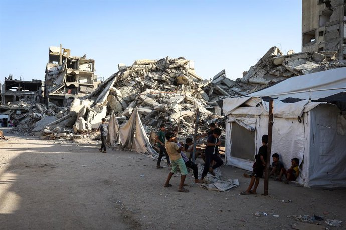 October 4, 2026, Gaza City, Gaza Strip, Palestinian Territory: Displaced Palestinians continue daily life in crowded tents set up among destroyed buildings in Gaza City on October 5, 2026, amid a severe housing and shelter crisis after years of war and de