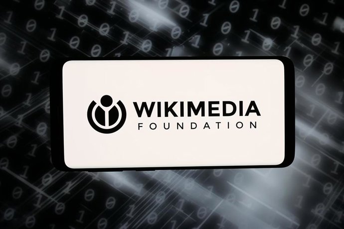 Archivo - July 23, 2026, Germany: In this photo illustration, the logo of organisation Wikimedia Foundation Inc. is displayed on a smartphone in front of abstract background on computer screen.