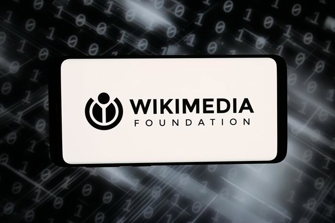 Archivo - July 23, 2026, Germany: In this photo illustration, the logo of organisation Wikimedia Foundation Inc. is displayed on a smartphone in front of abstract background on computer screen.