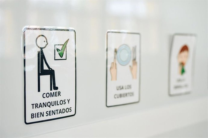 Carteles explicativos en centros escolares de Canarias