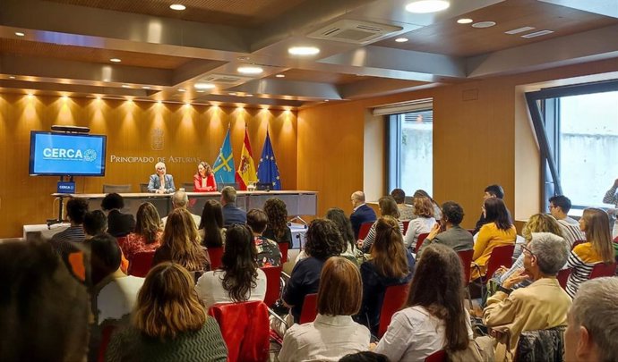 La consejera de Salud, Concepción Saavedra, presenta el proyecto 'Cerca'