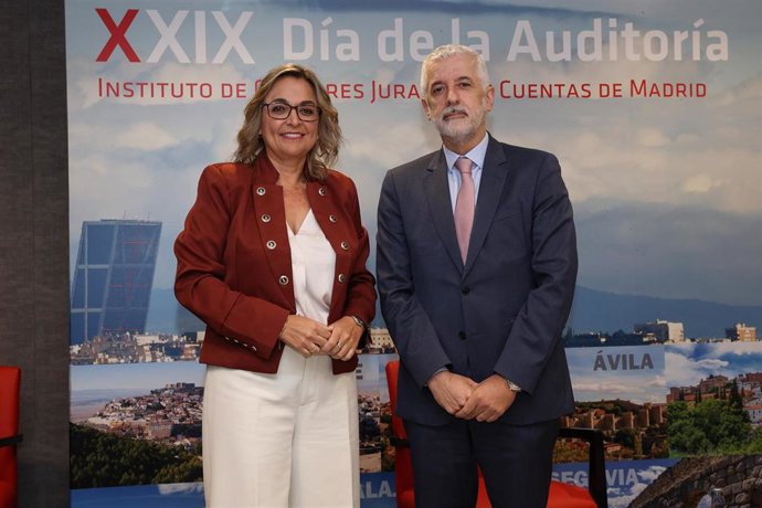 Ana María Prieto, presidenta del Instituto de Censores de Madrid; y el presidente del ICAC, Santiago Durán.