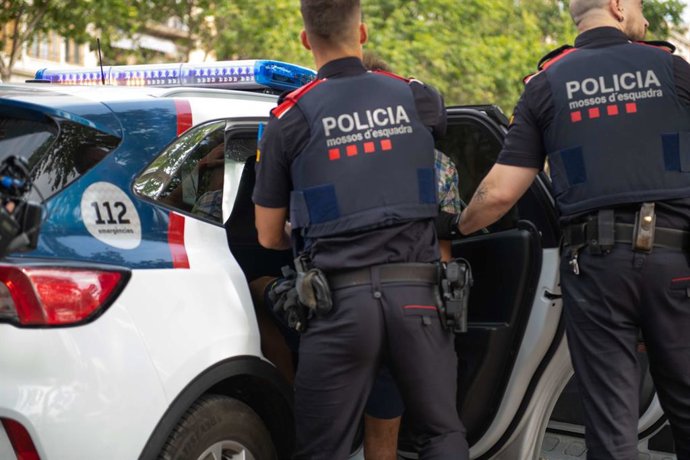 Archivo - Imatge d'arxiu d'una detenció dels Mossos d'Esquadra