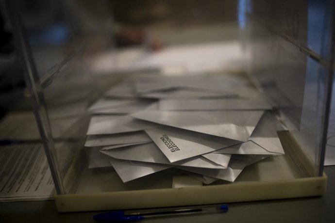 Archivo - Una urna electoral. 