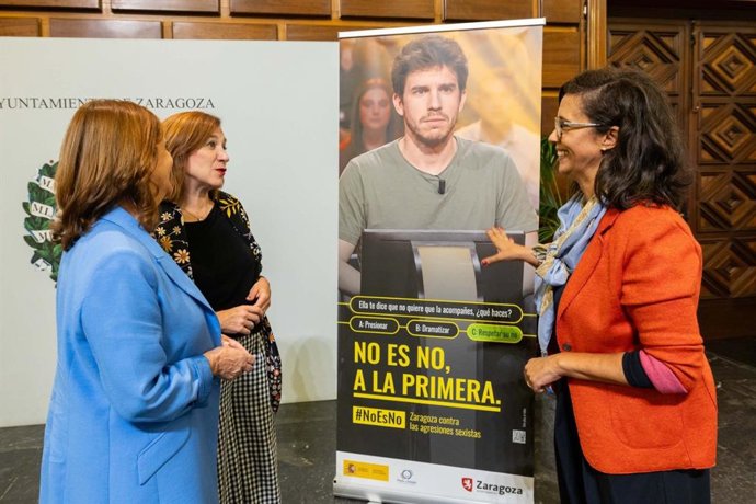 La consejera municipal de Políticas Sociales, Marian Orós, presenta la campaña "No es no"