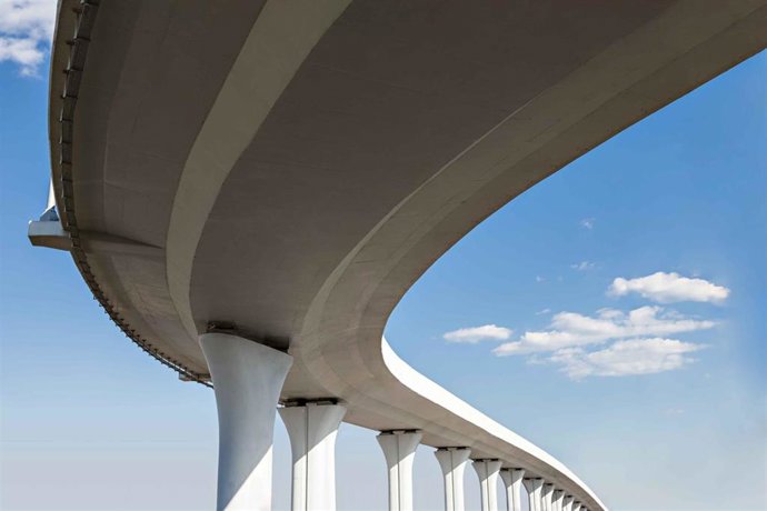 Archivo - Imagen de un puente
