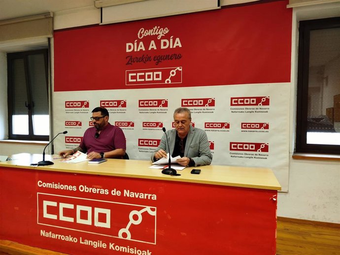 El secretario general de CCOO de Navarra, Josema Romeo, junto al secretario de Acción Sindical, Salud Laboral y Protección Social de CCOO de Navarra, Alfredo Sanz